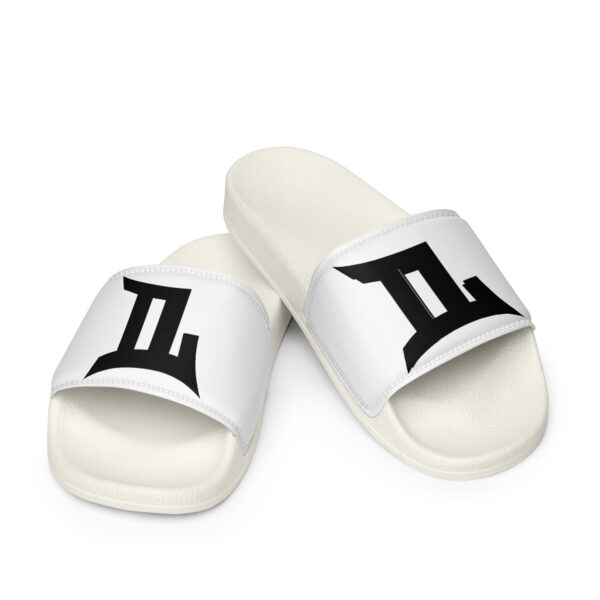 Ike's logo slides - Image 2